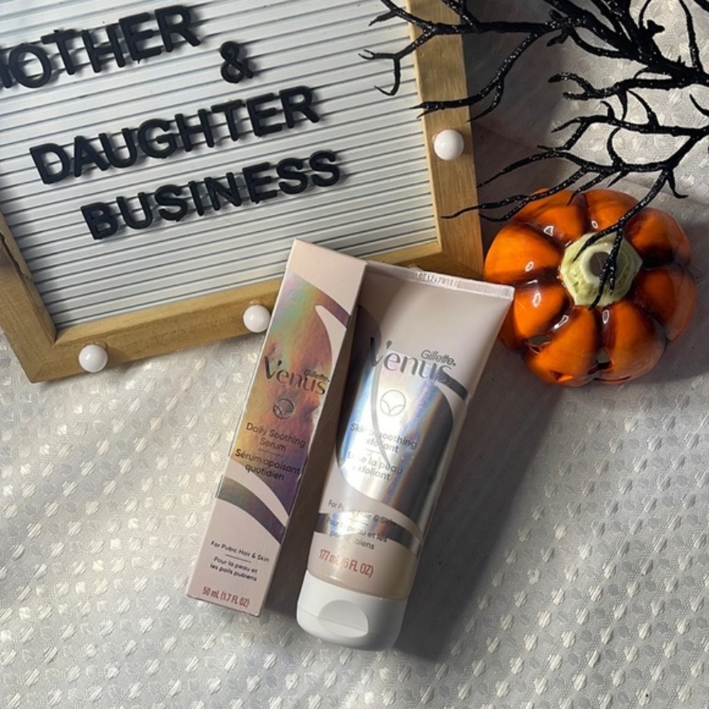 lot 2 Gillette Venus Skin Smoothing Exfoliant & Daily Soothing Serum New.